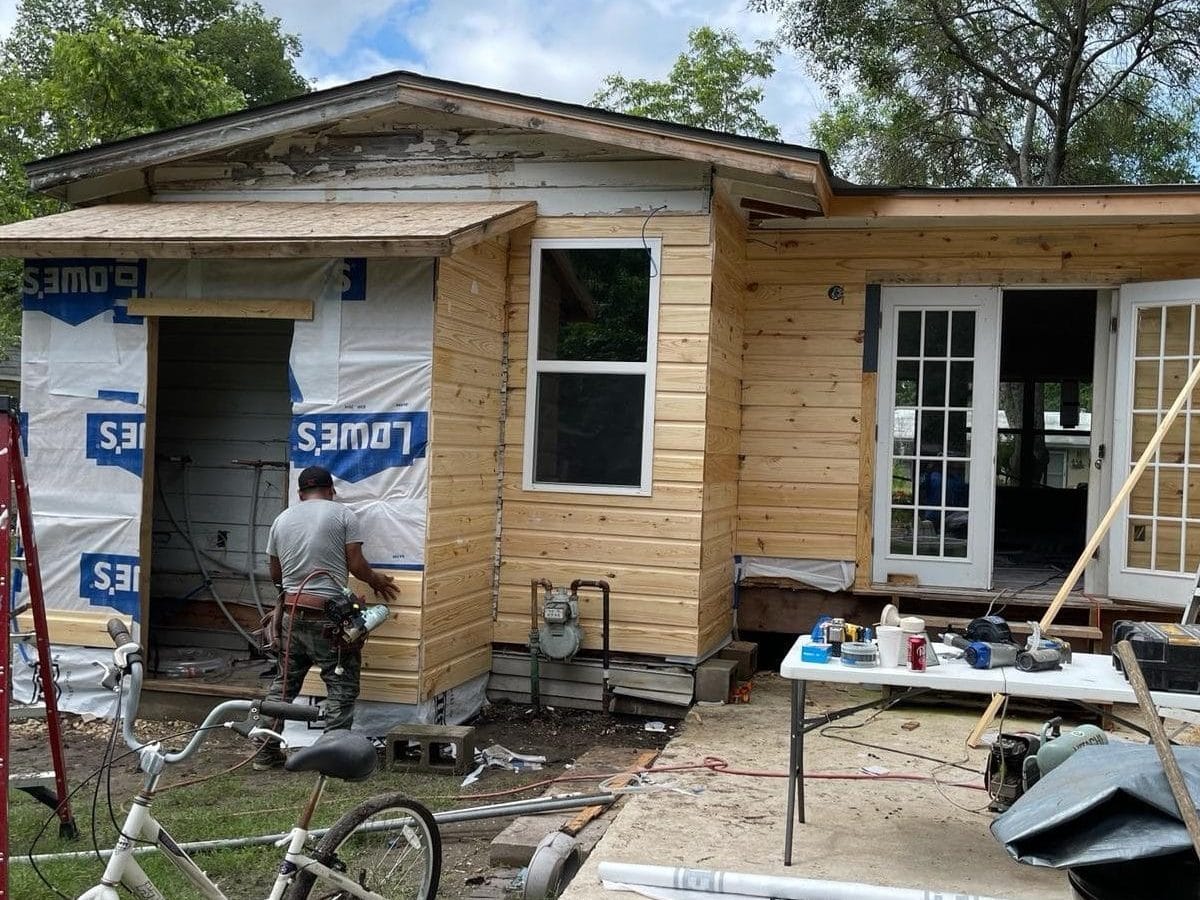 Soldiers' Angels progress on Alfred Guerra's home.